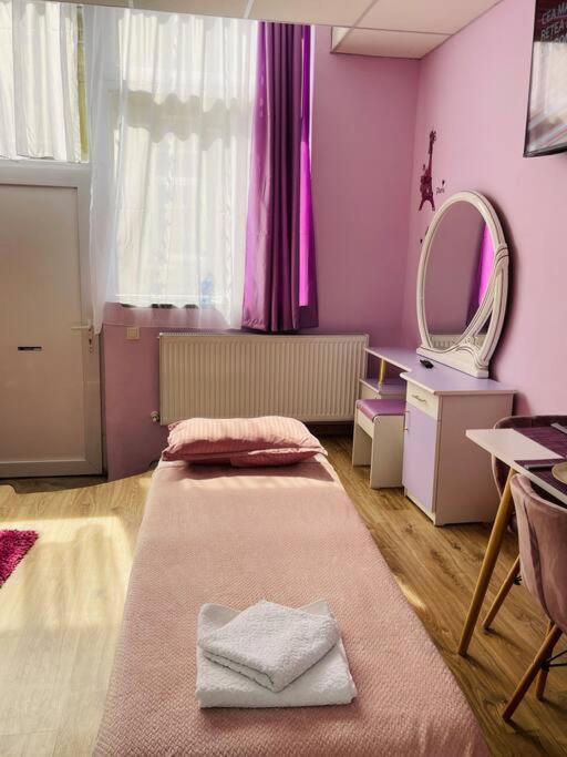 Lavender Luxury Apartment Oradea Zewnętrze zdjęcie